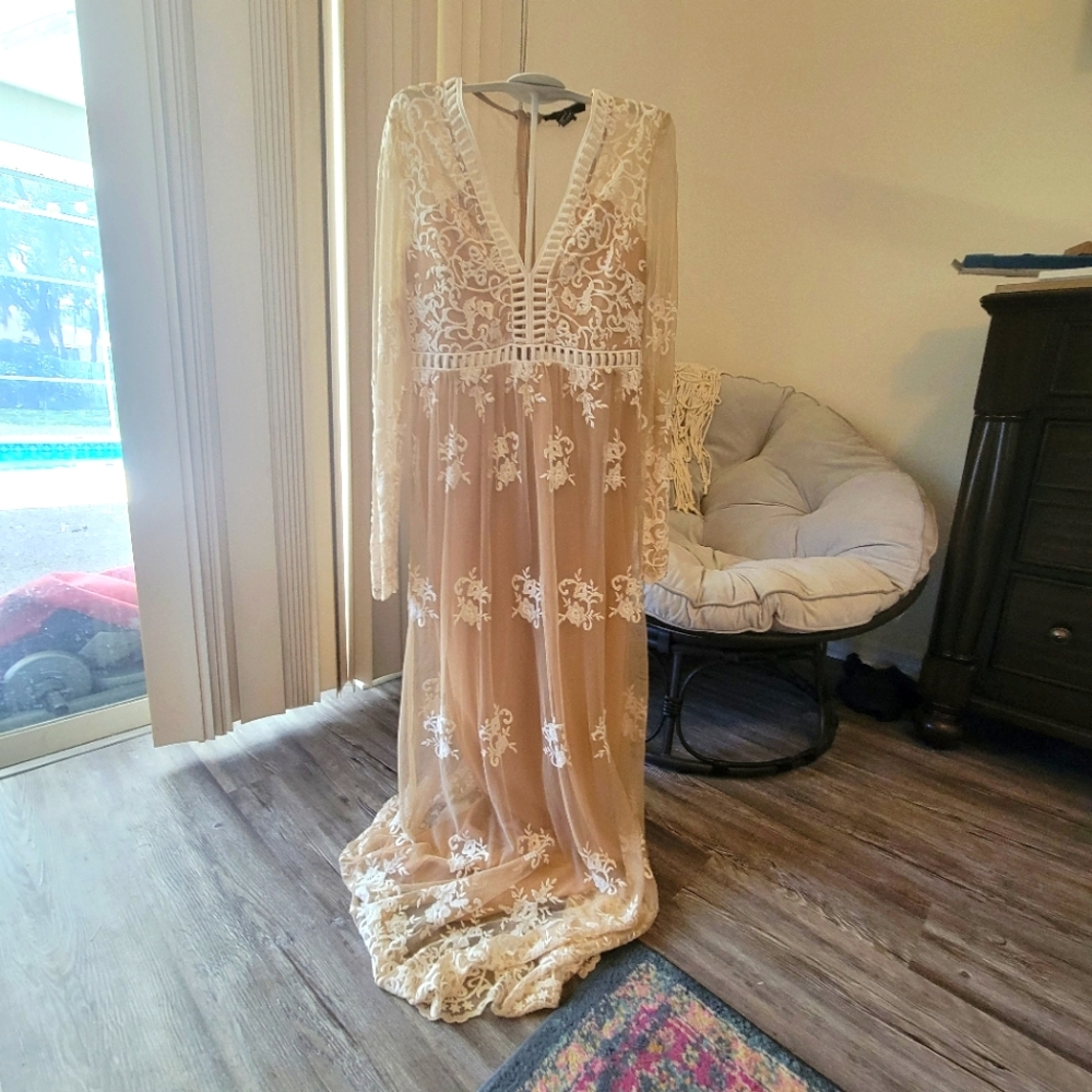 lace maxi dress